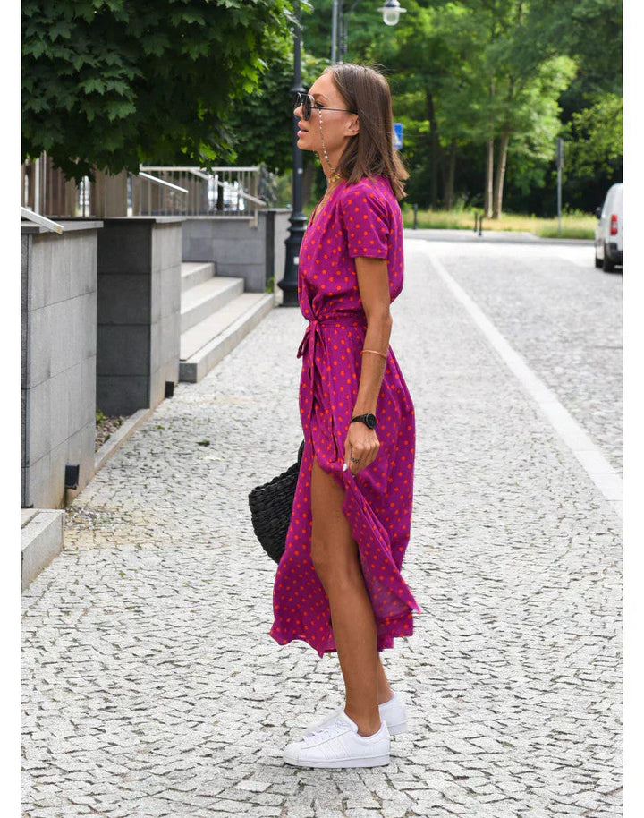 Julia - Elegant dress with V-neck and shaping cut