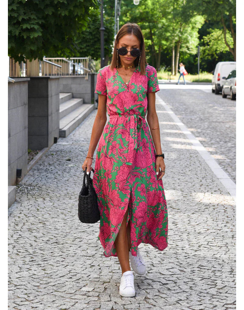 Julia - Elegant dress with V-neck and shaping cut