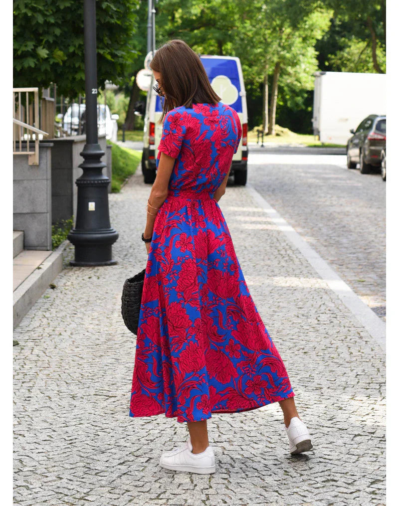 Julia - Elegant dress with V-neck and shaping cut