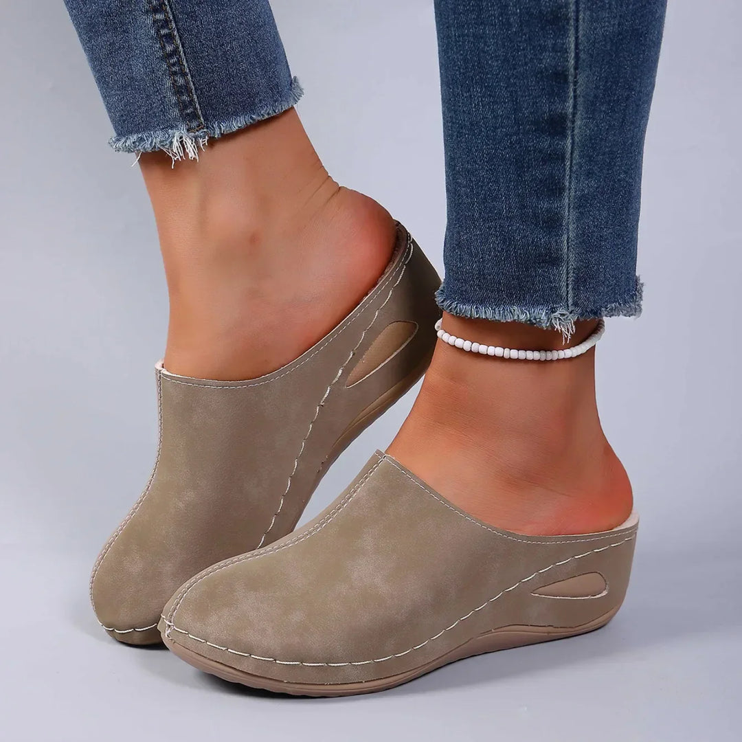 Orthopaedic Slippers with Everyday Comfort and Timeless Home Style