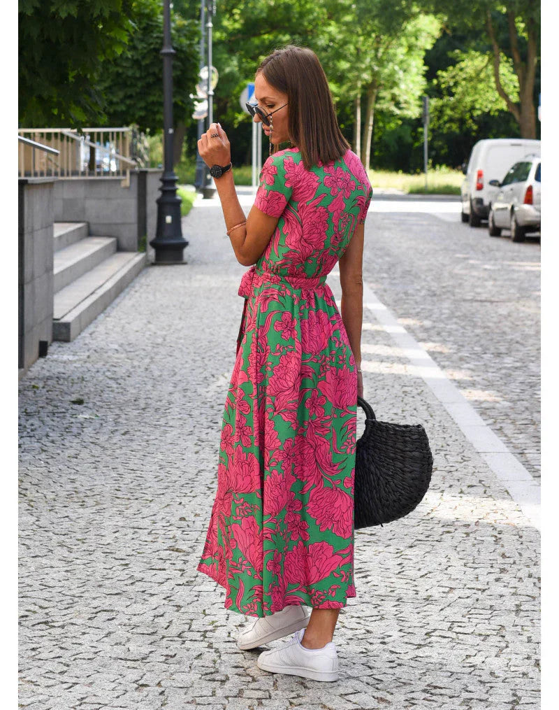 Julia - Elegant dress with V-neck and shaping cut
