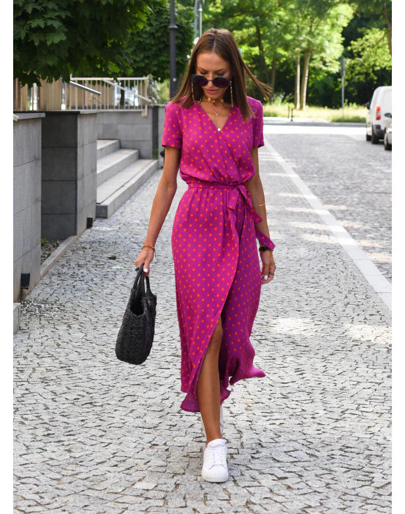 Julia - Elegant dress with V-neck and shaping cut