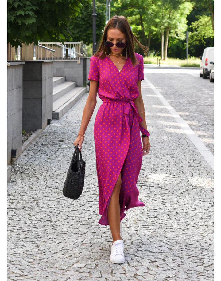 Julia - Elegant dress with V-neck and shaping cut