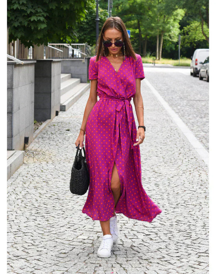Julia - Elegant dress with V-neck and shaping cut