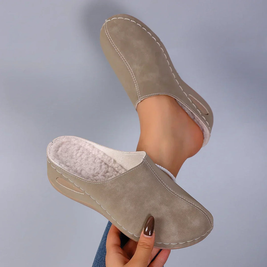 Orthopaedic Slippers with Everyday Comfort and Timeless Home Style