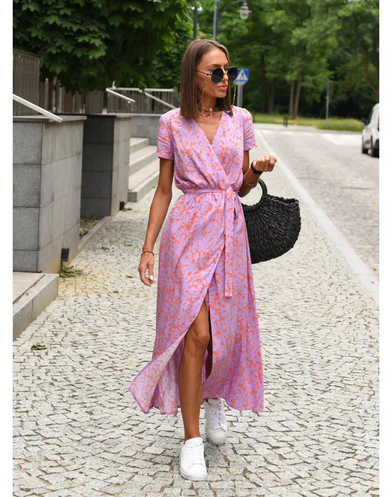 Julia - Elegant dress with V-neck and shaping cut